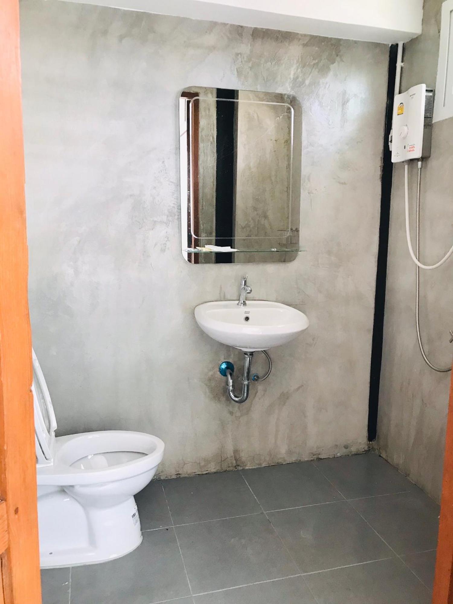 Solarcell Private Homestay - โซล่าเซลล์ไพรเวทโฮมสเตย์ Uthai Thani Extérieur photo